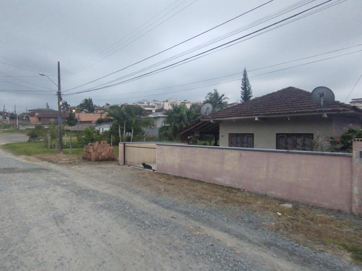 Casa  venda  no Petrpolis - Joinville, SC. Imveis